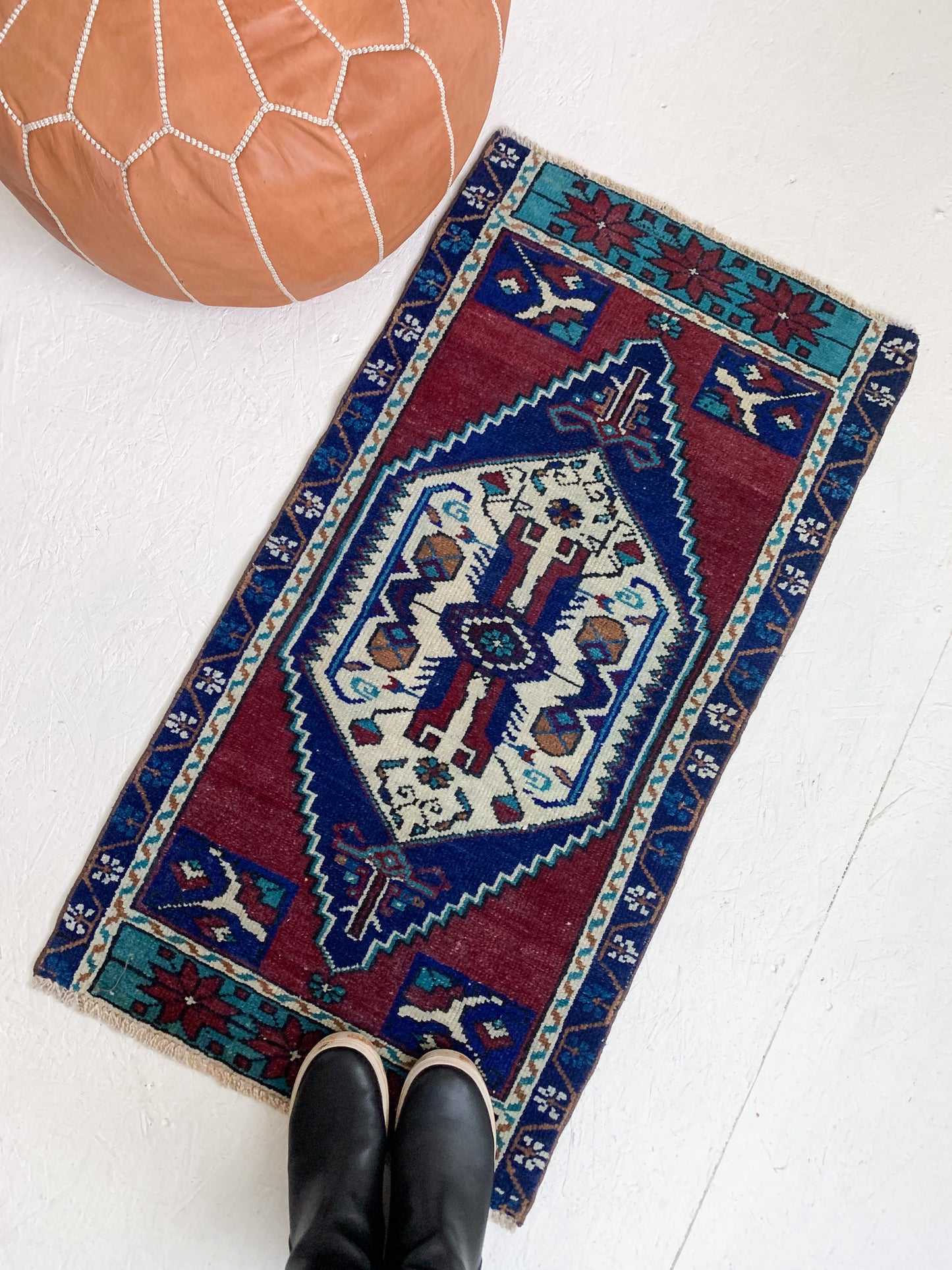 No. 593 - 1.8' x 3.5' Vintage Turkish Mini Rug