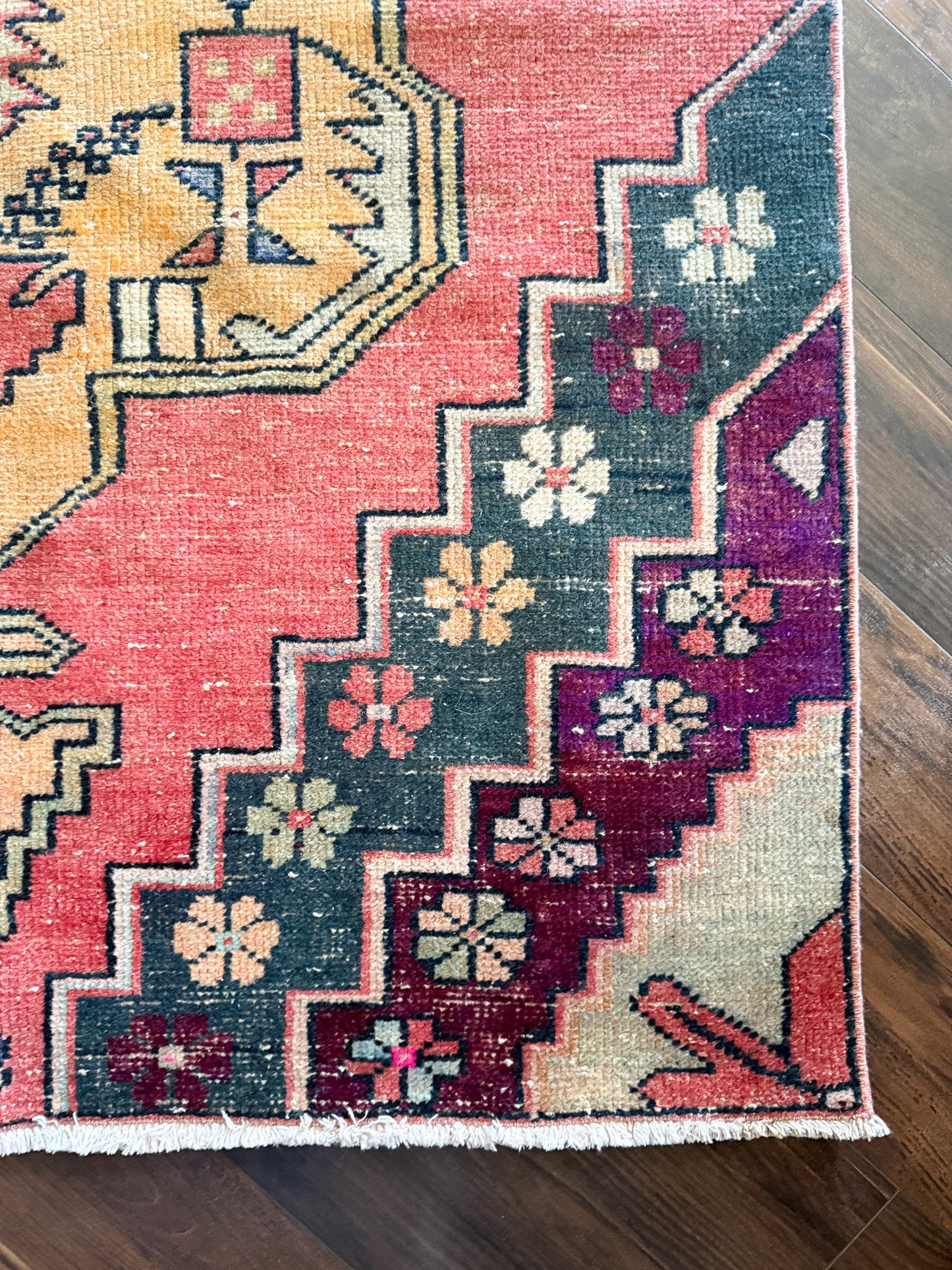 Vintage Turkish Area Rug No. A1226 - 3.7'x6.9'