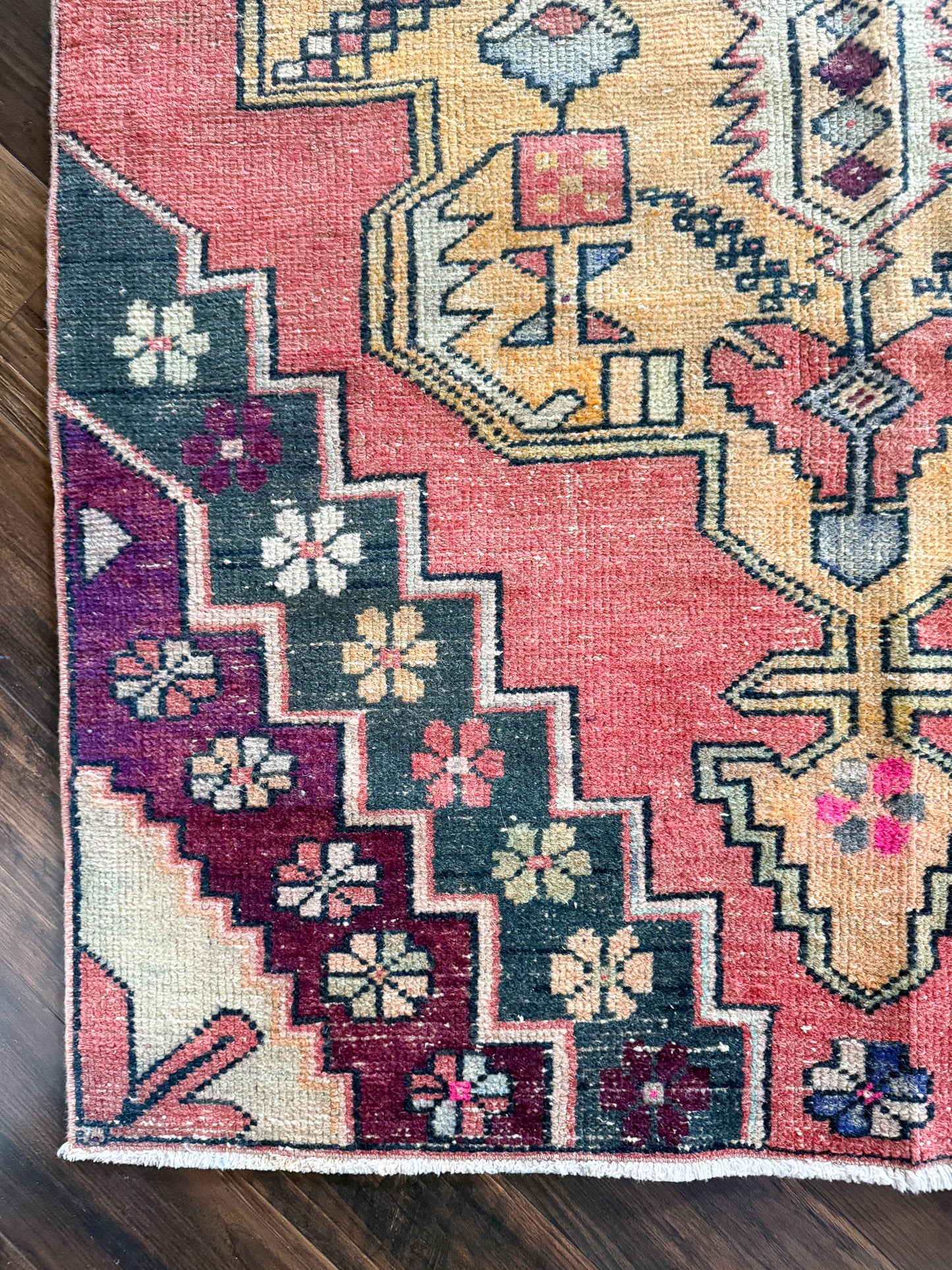 Vintage Turkish Area Rug No. A1226 - 3.7'x6.9'
