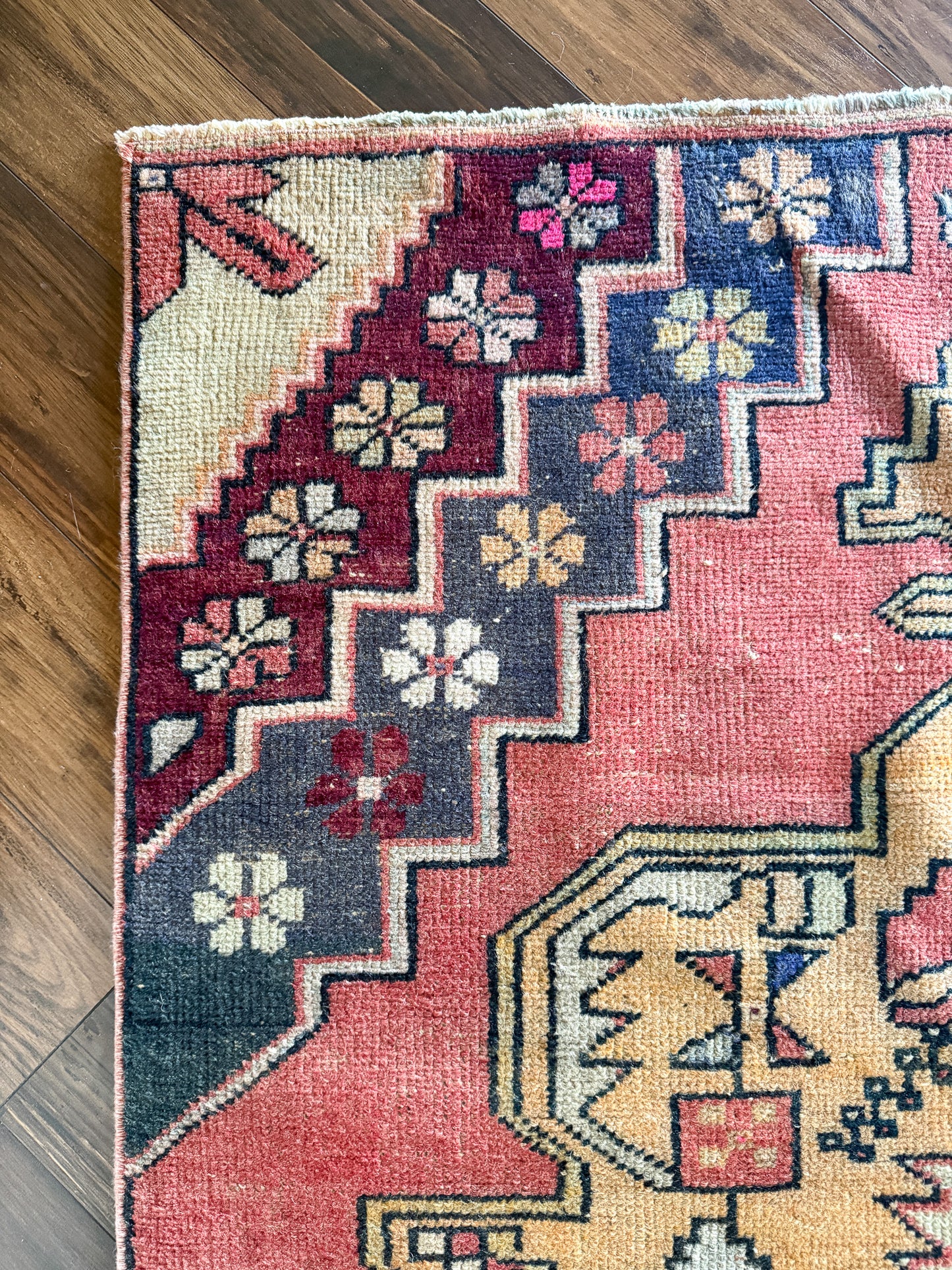Vintage Turkish Area Rug No. A1226 - 3.7'x6.9'