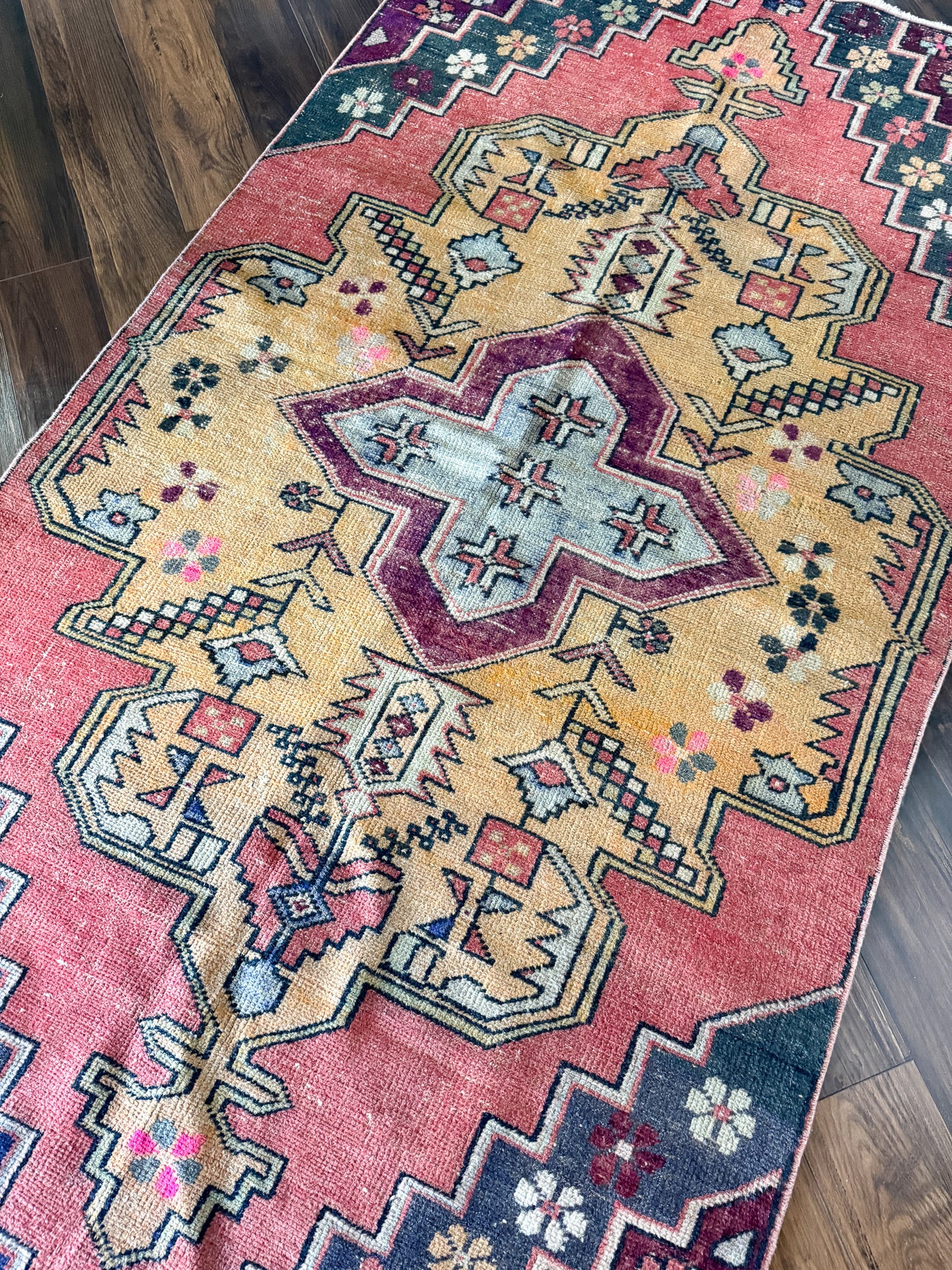 Vintage Turkish Area Rug No. A1226 - 3.7'x6.9'