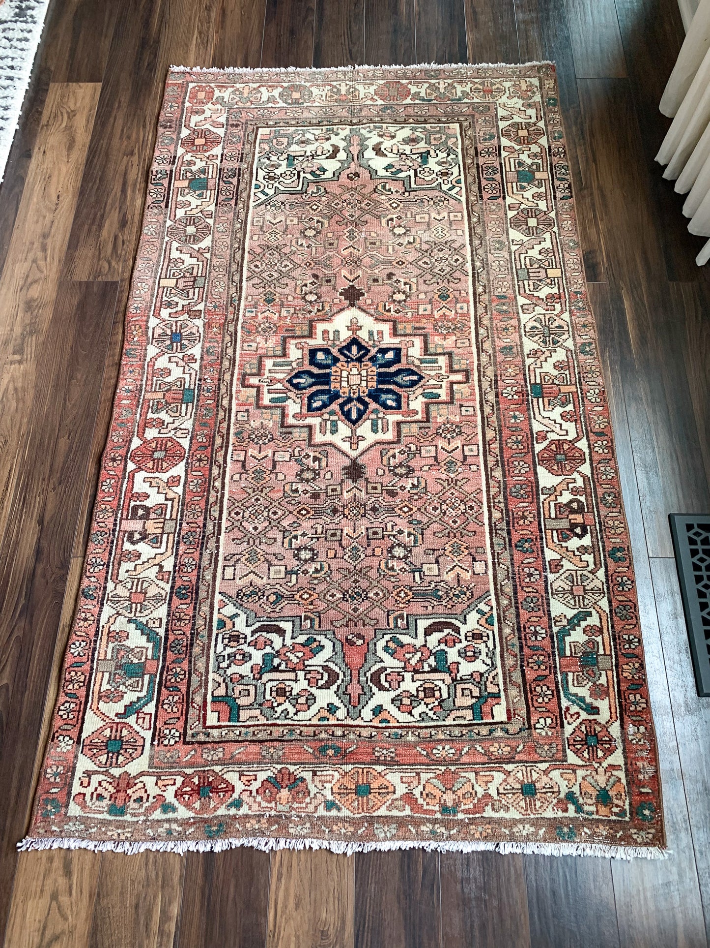No. A1103 - 3.4' x 6.0' Vintage Persian Zanjan Area Rug