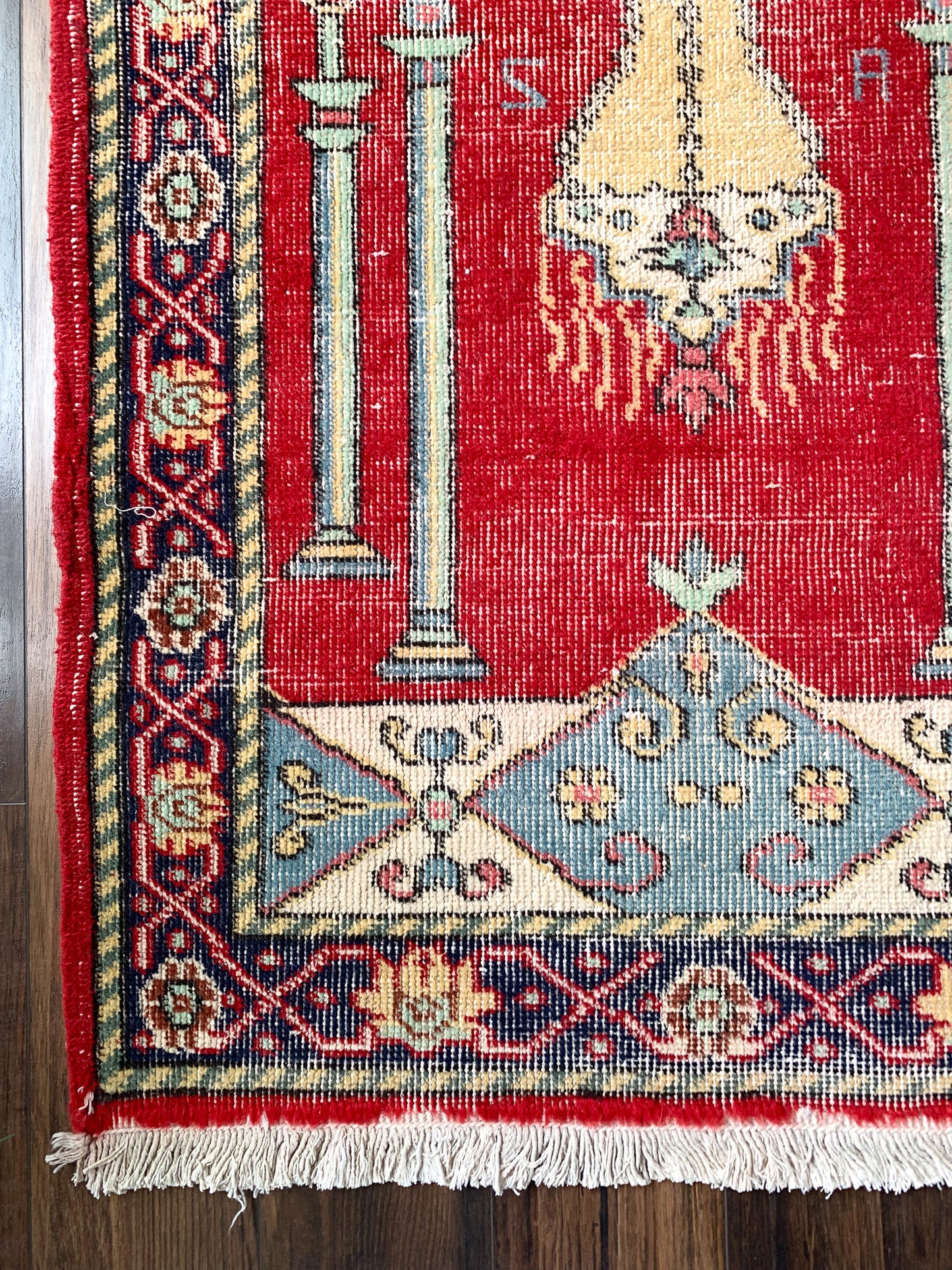 A1105 - 2.5' x 4.1' Vintage Turkish Prayer Rug