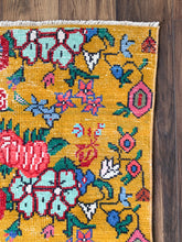Load image into Gallery viewer, A1106 - 3.1&#39; x 6.3&#39; Vintage Turkish Area Rug
