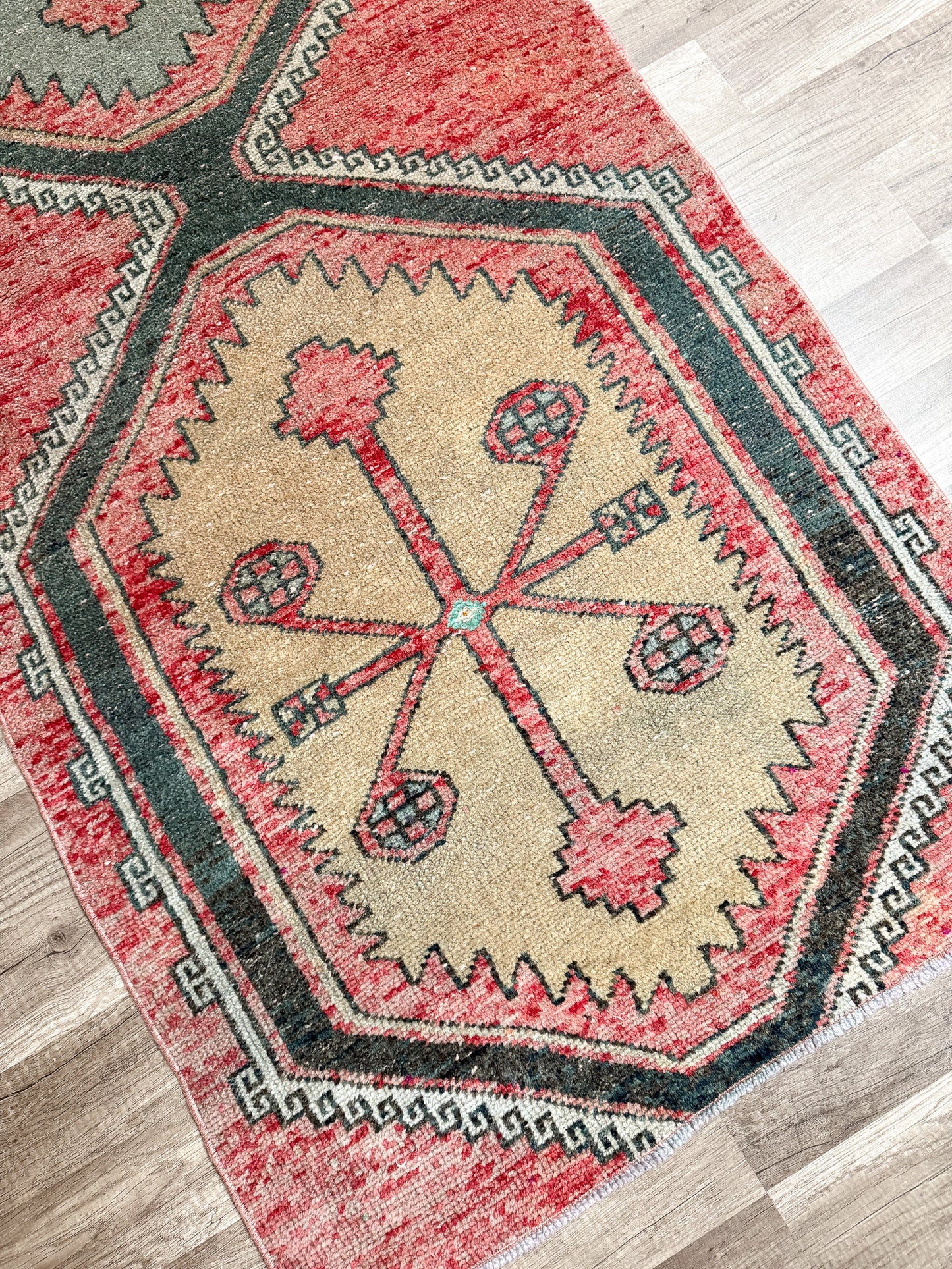Vintage Turkish Runner Rug No. R1228 - 2.7’x6.9’