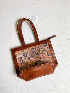 No. BAG 149 - Handmade Kilim Floral Rug & Leather Shoulder Bag