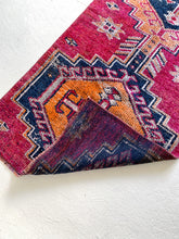 Load image into Gallery viewer, No. R1024 - 2.8&#39; x 9&#39; Vintage Turkish Herki Runner Rug
