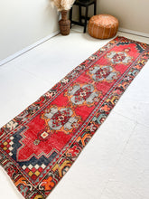 Load image into Gallery viewer, No. R1025 - 2.5&#39; x 9&#39; Vintage Turkish Runner Rug
