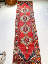 Load image into Gallery viewer, No. R1025 - 2.5&#39; x 9&#39; Vintage Turkish Runner Rug
