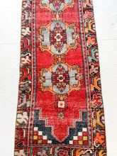 Load image into Gallery viewer, No. R1025 - 2.5&#39; x 9&#39; Vintage Turkish Runner Rug
