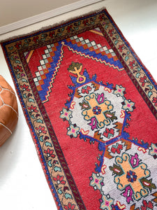 No. R1027 - 3.1' x 9.3' Vintage Turkish Runner Rug