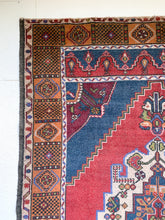 Load image into Gallery viewer, No. A1029 - 4.5&#39; x 7.8&#39; Vintage Turkish Area Rug

