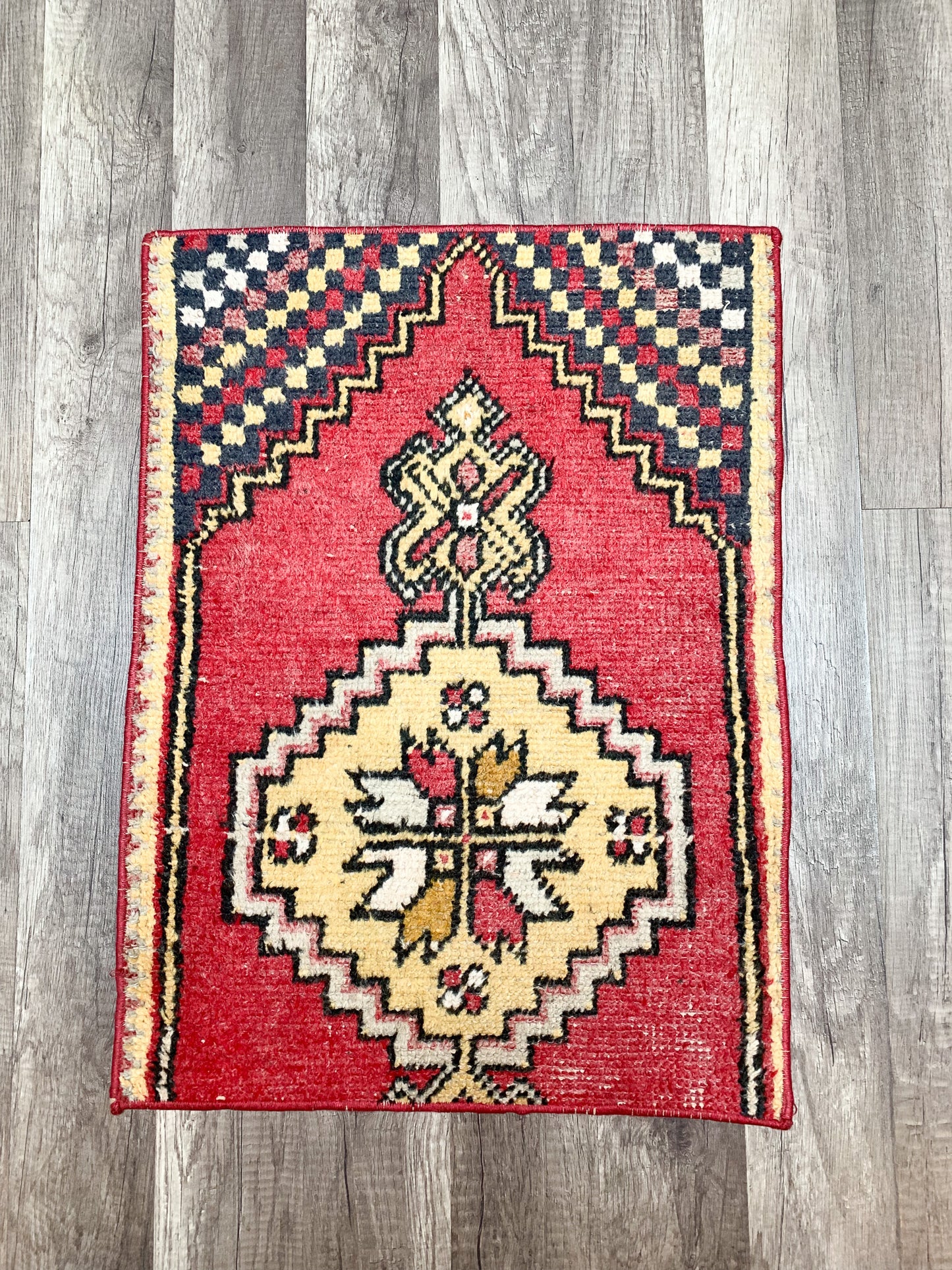 No. 600 - 1.5' x 2.1' Vintage Turkish Mini Rug