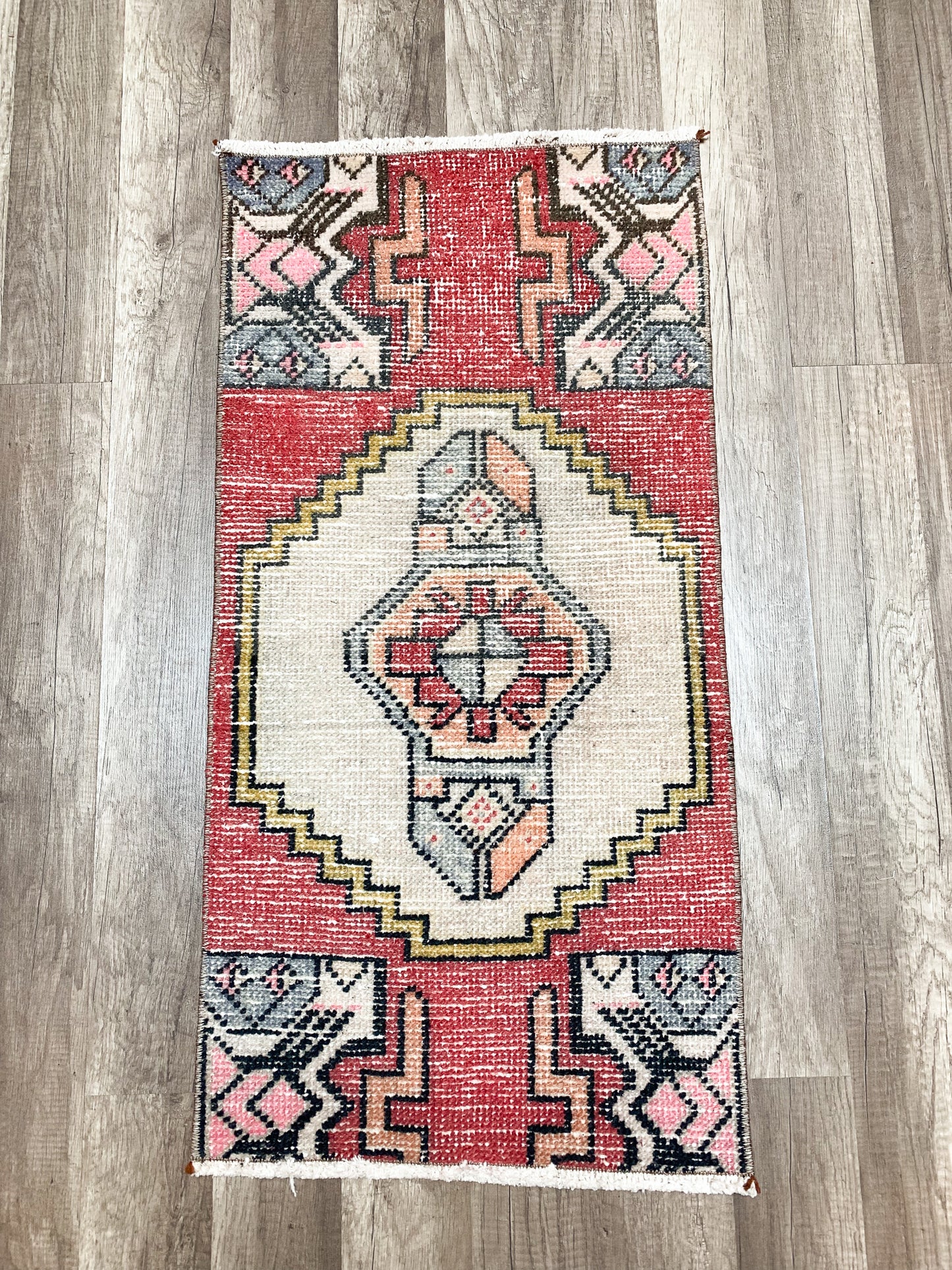 No. 602 - 1.4' x 3.0' Vintage Turkish Mini Rug