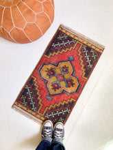 Load image into Gallery viewer, No. 541 - 1.5&#39; x 2.9&#39; Vintage Turkish Mini Rug
