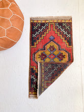 Load image into Gallery viewer, No. 541 - 1.5&#39; x 2.9&#39; Vintage Turkish Mini Rug
