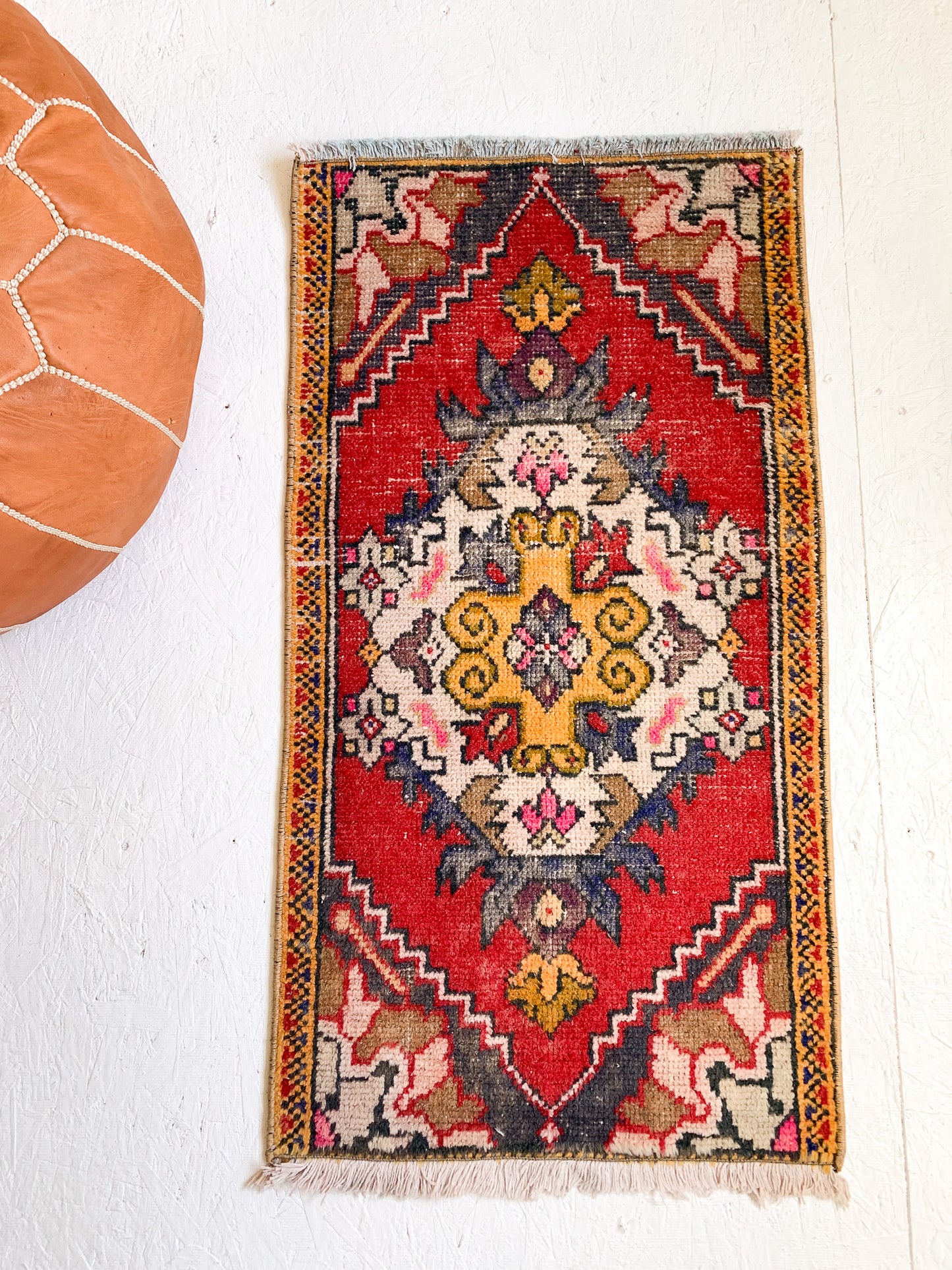 No. 542 - 1.6' x 3.1' Vintage Turkish Mini Rug