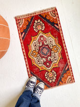 Load image into Gallery viewer, No. 544 - 1.5&#39; x 2.7&#39; Vintage Turkish Mini Rug
