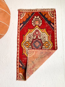 No. 544 - 1.5' x 2.7' Vintage Turkish Mini Rug