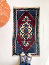 Load image into Gallery viewer, No. 545 - 1.6&#39; x 3.0&#39; Vintage Turkish Mini Rug
