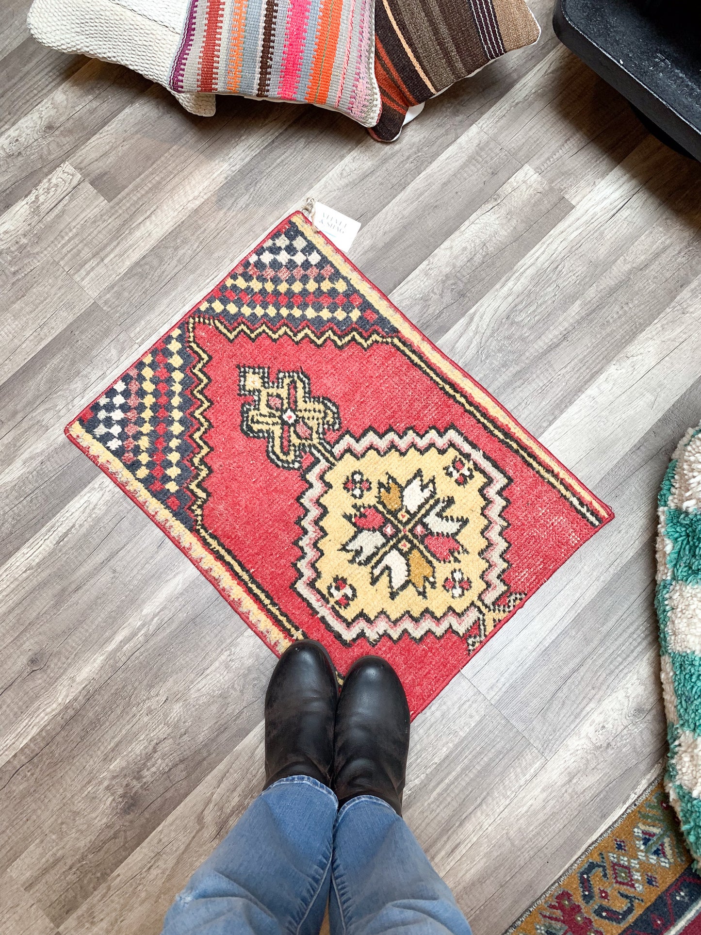 No. 600 - 1.5' x 2.1' Vintage Turkish Mini Rug