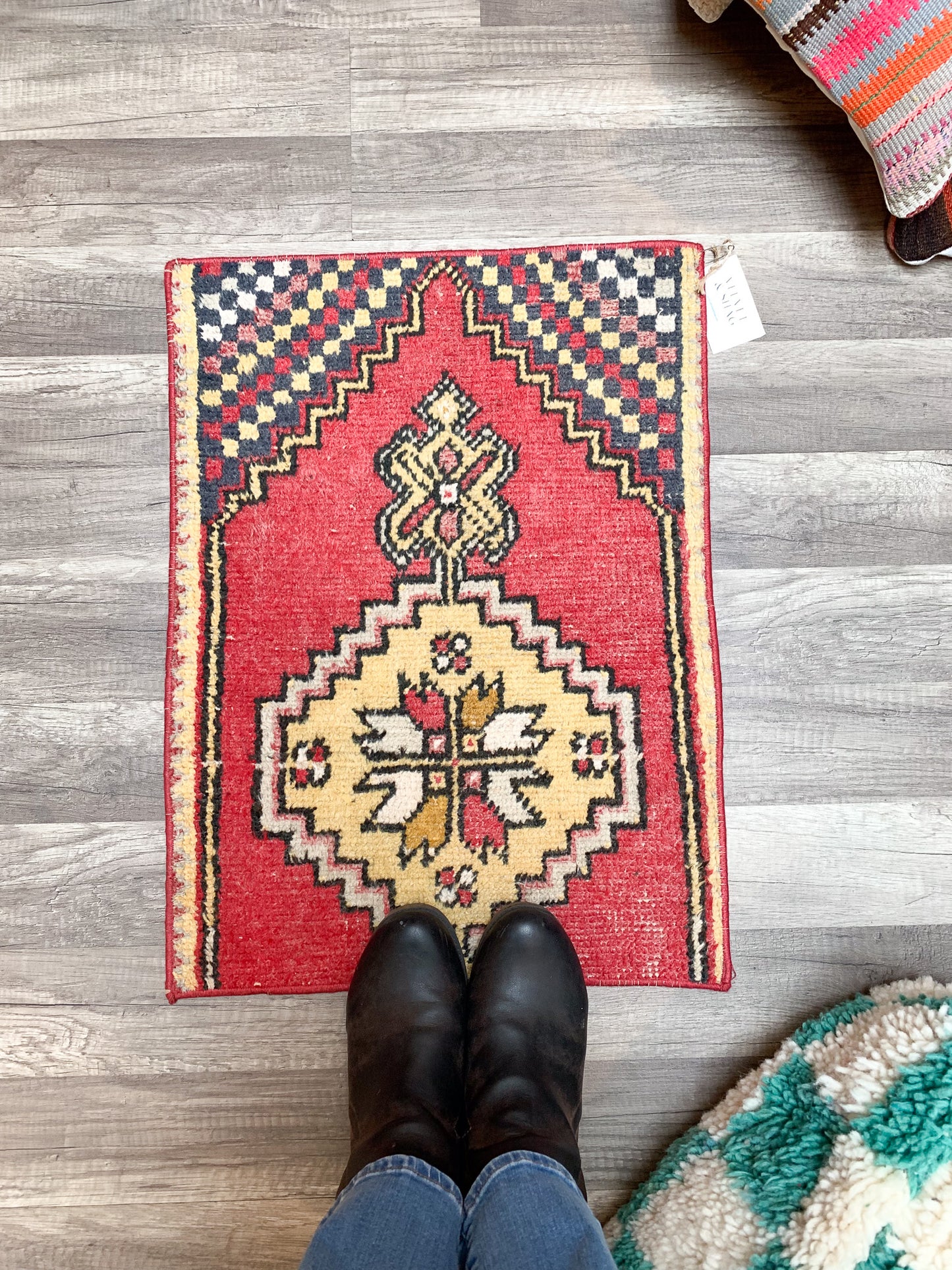 No. 600 - 1.5' x 2.1' Vintage Turkish Mini Rug