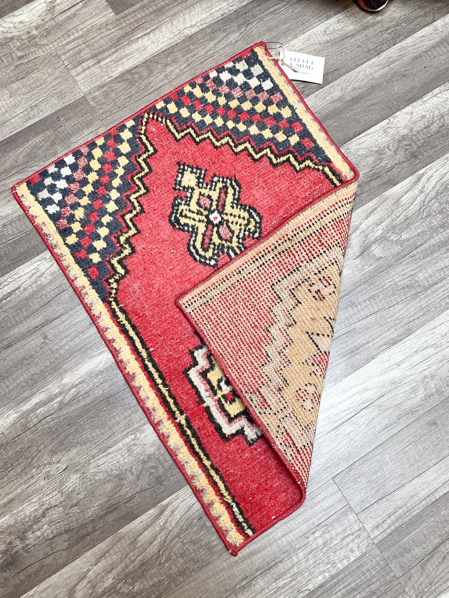 No. 600 - 1.5' x 2.1' Vintage Turkish Mini Rug