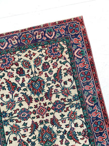 Reserved for Sarah - No. A1031 - 3.0' x 5.5' Vintage Turkish Area Rug