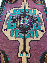 Load image into Gallery viewer, No. A1038 - 4.6&#39; x 9.9&#39; Vintage Turkish Area Rug
