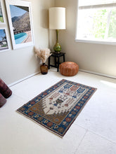 Load image into Gallery viewer, No. A1039 - 3.1&#39; x 4.9&#39; Vintage Turkish Area Rug

