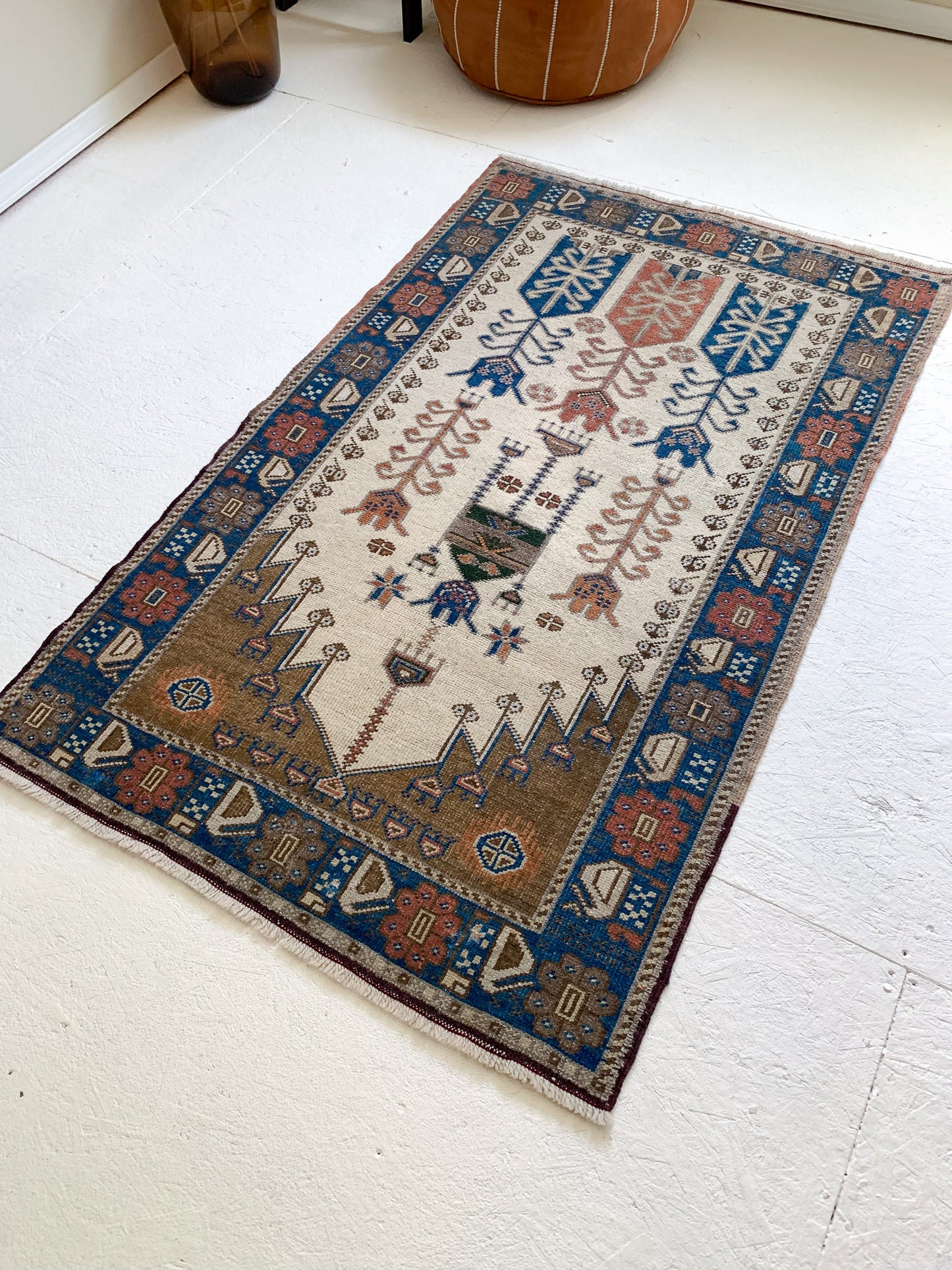 Reserved for Barbara - No. A1039 - 3.1' x 4.9' Vintage Turkish Area Rug