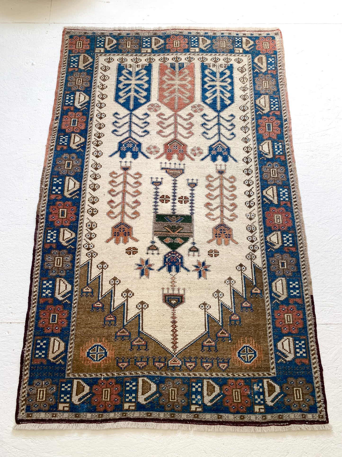 Reserved for Barbara - No. A1039 - 3.1' x 4.9' Vintage Turkish Area Rug