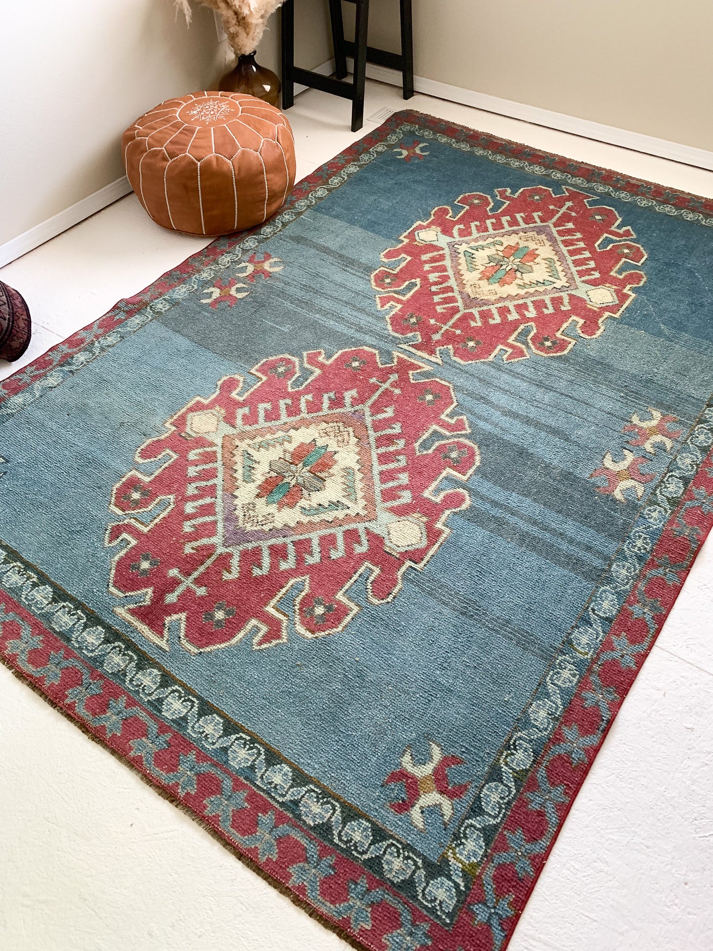 No. A1041 - 5.7' x 8.3' Vintage Turkish Area Rug