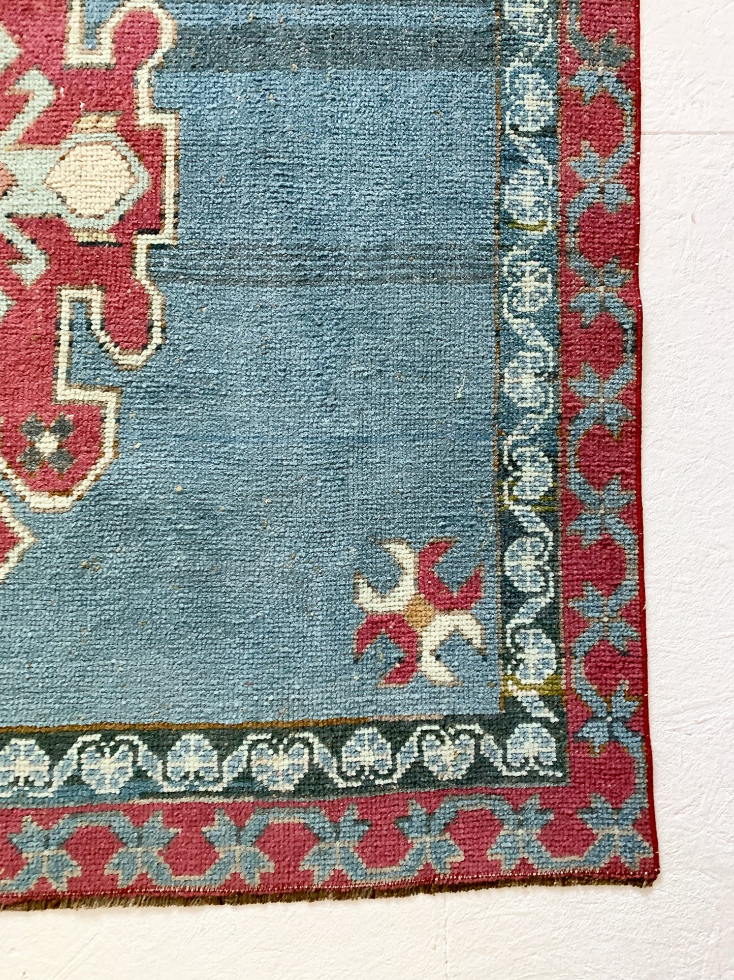 No. A1041 - 5.7' x 8.3' Vintage Turkish Area Rug