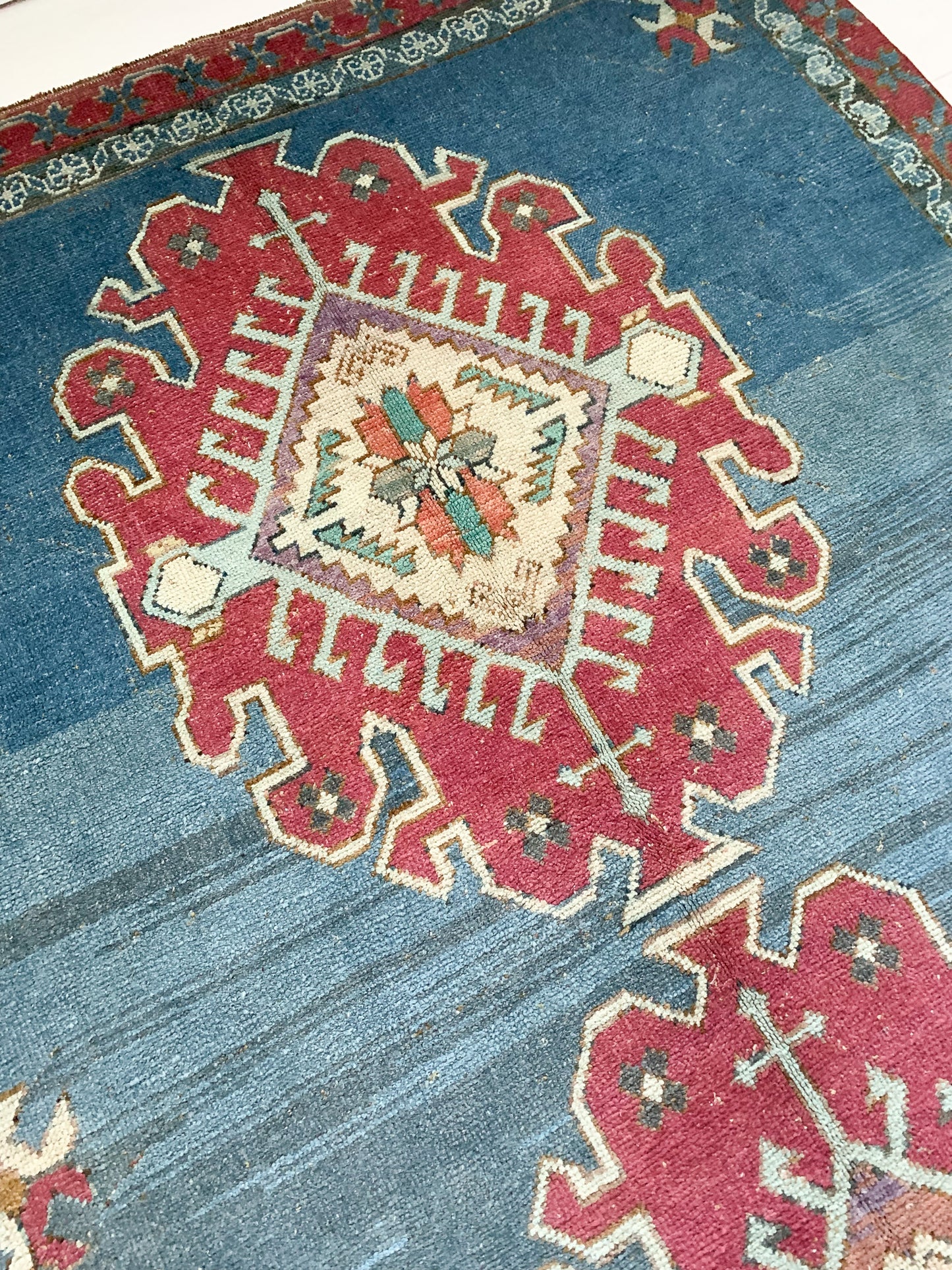 No. A1041 - 5.7' x 8.3' Vintage Turkish Area Rug