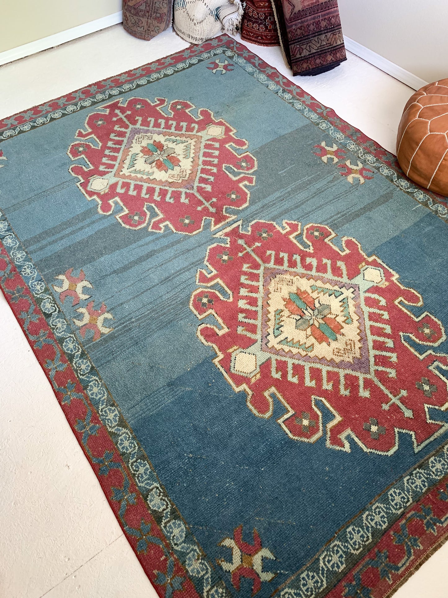 No. A1041 - 5.7' x 8.3' Vintage Turkish Area Rug