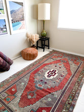 Load image into Gallery viewer, No. A1042 - 4.9&#39; x 10.0&#39; Vintage Turkish Area Rug
