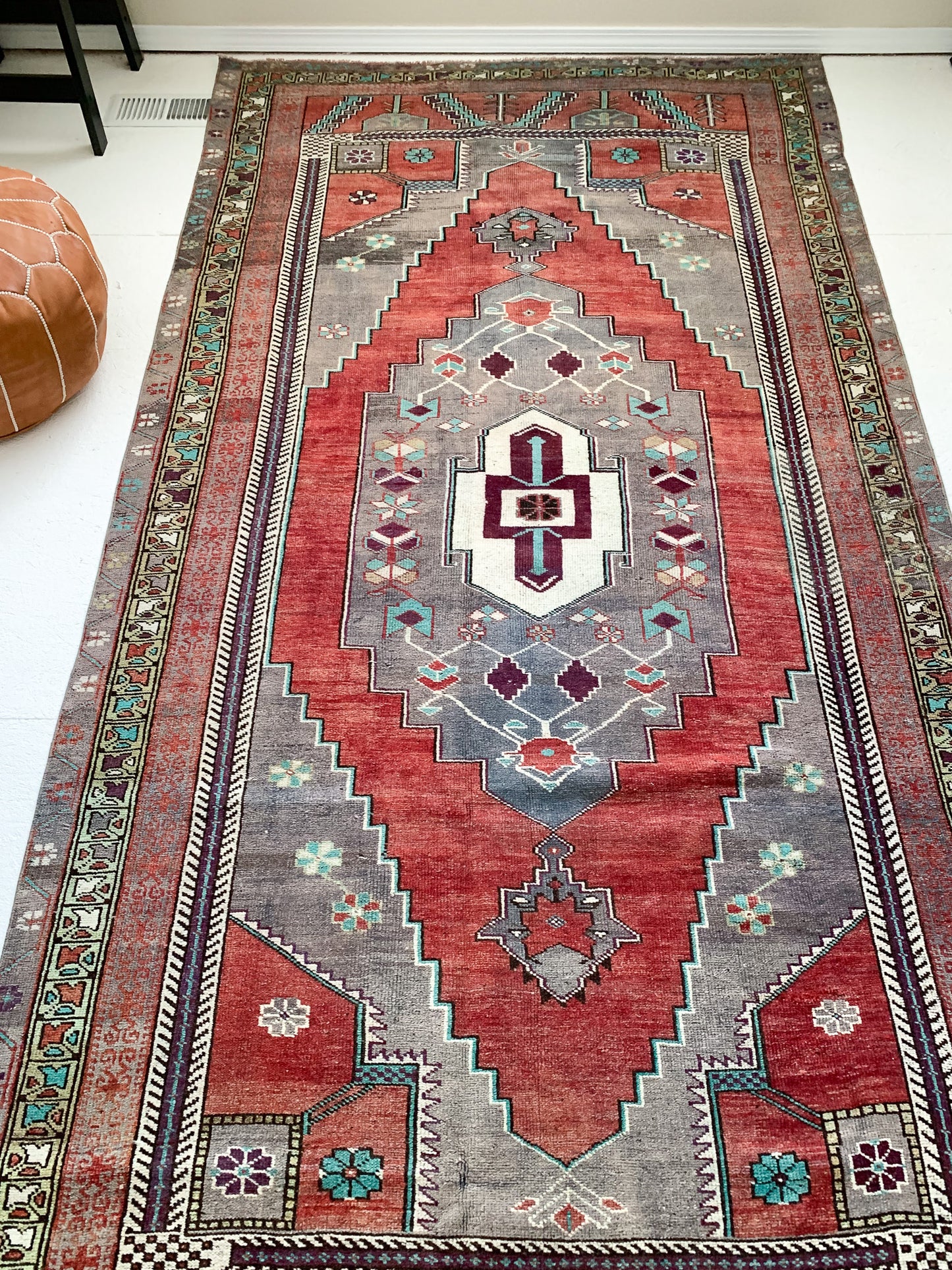 No. A1042 - 4.9' x 10.0' Vintage Turkish Area Rug