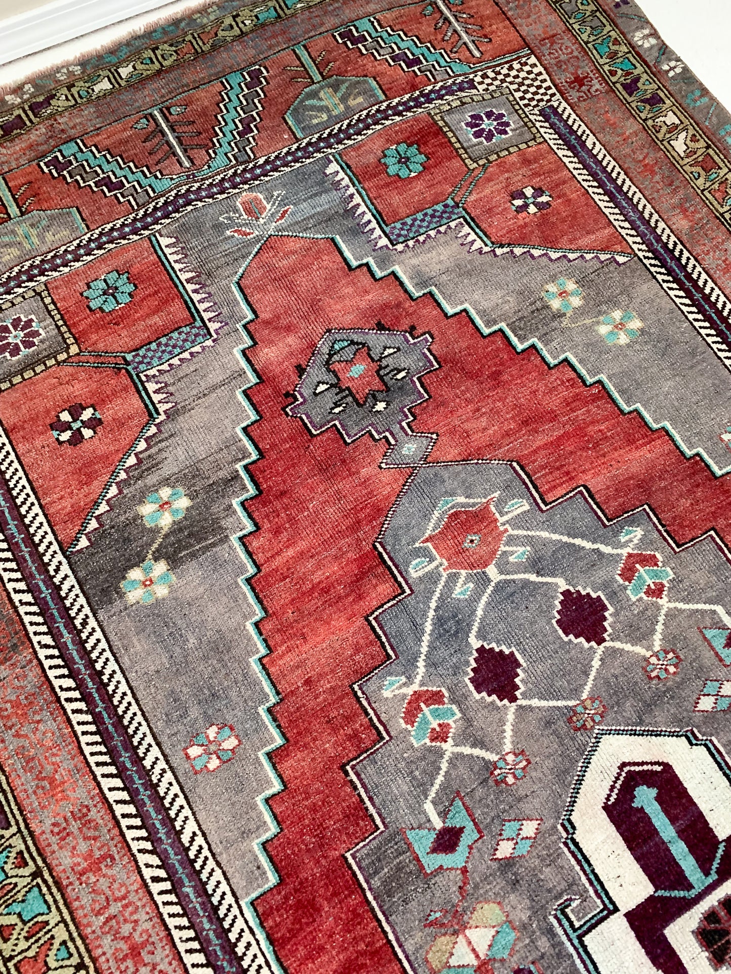 No. A1042 - 4.9' x 10.0' Vintage Turkish Area Rug