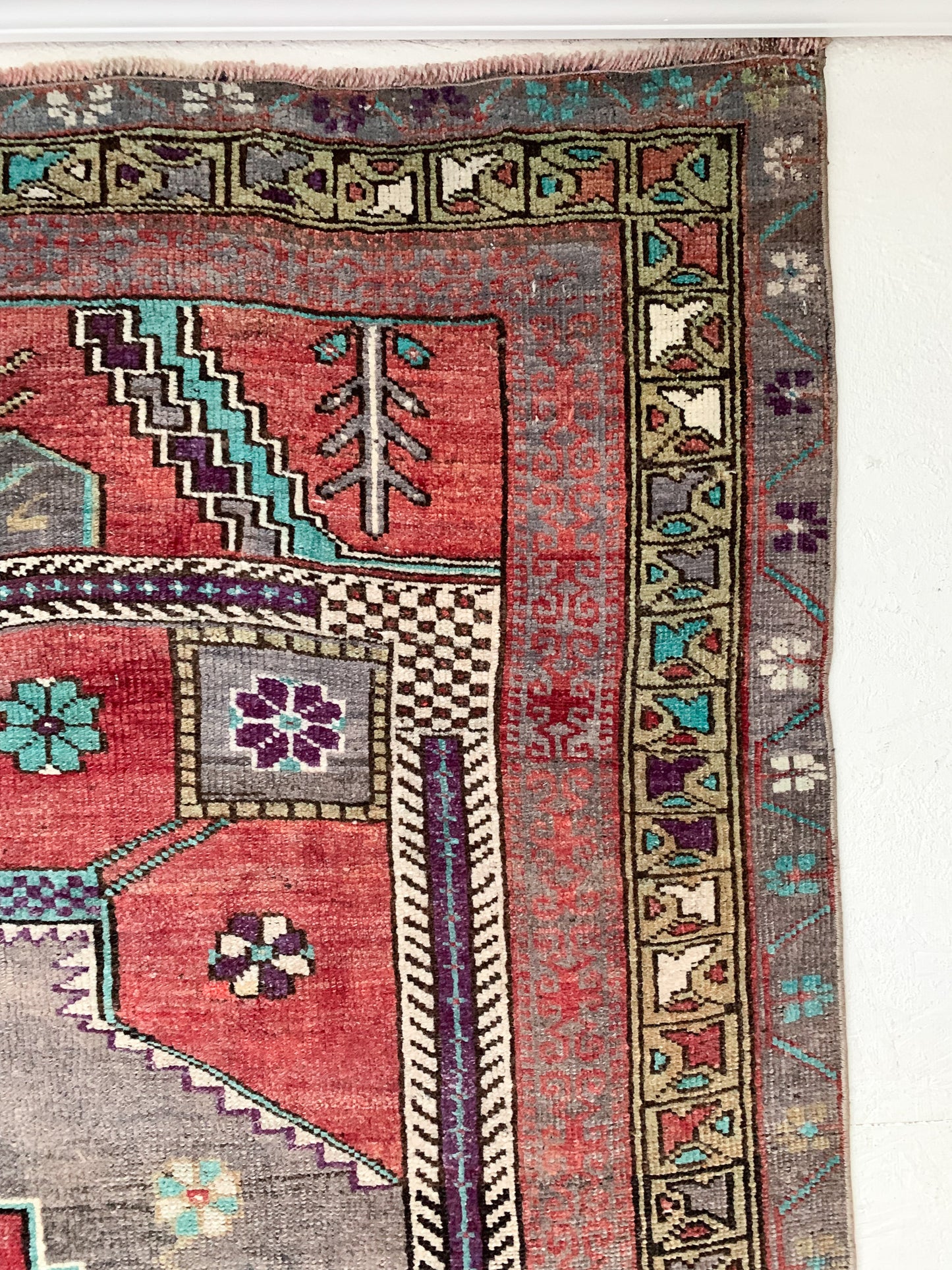 No. A1042 - 4.9' x 10.0' Vintage Turkish Area Rug