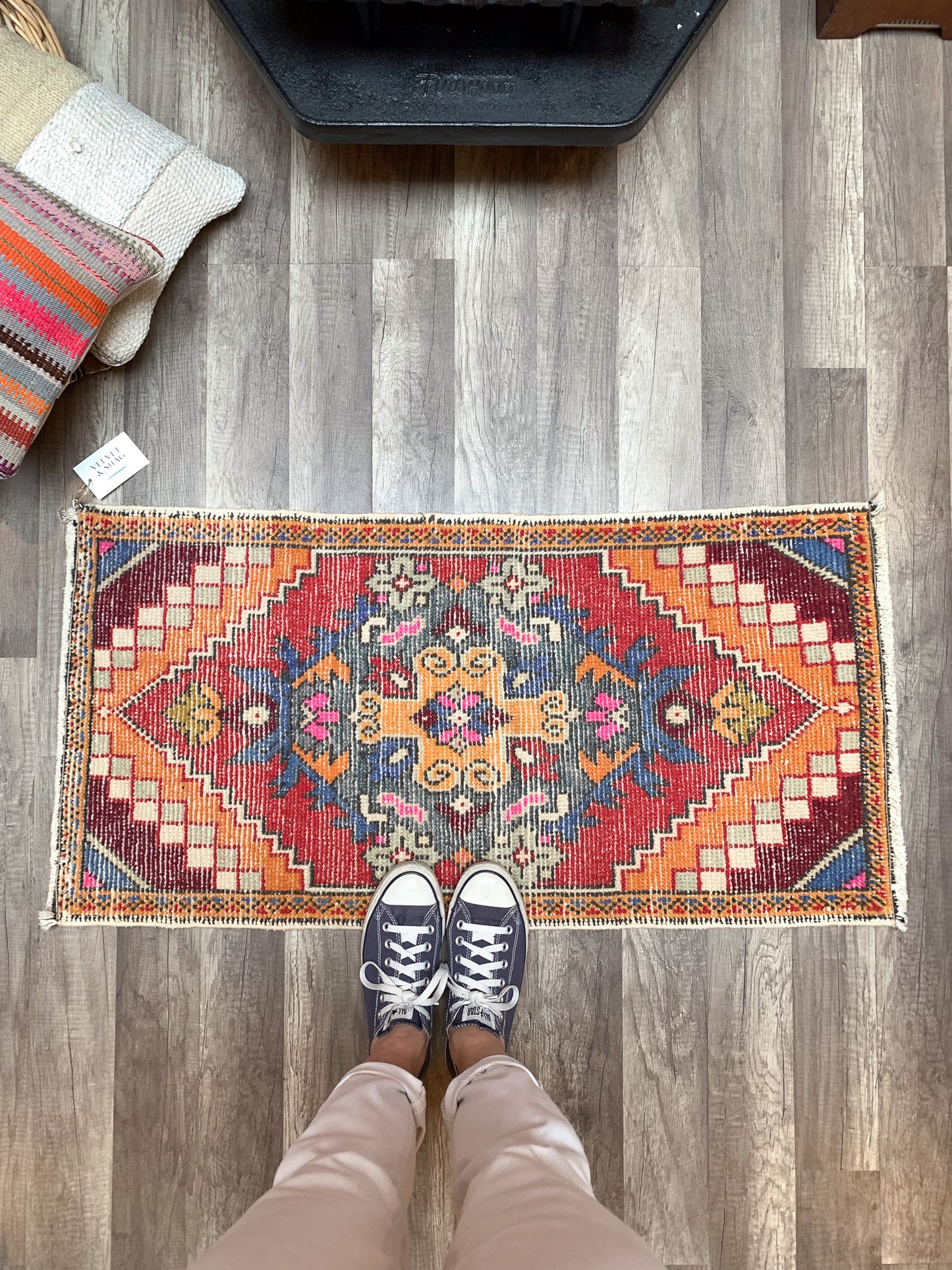 No. 606 - 1.7' x 3.3' Vintage Turkish Mini Rug