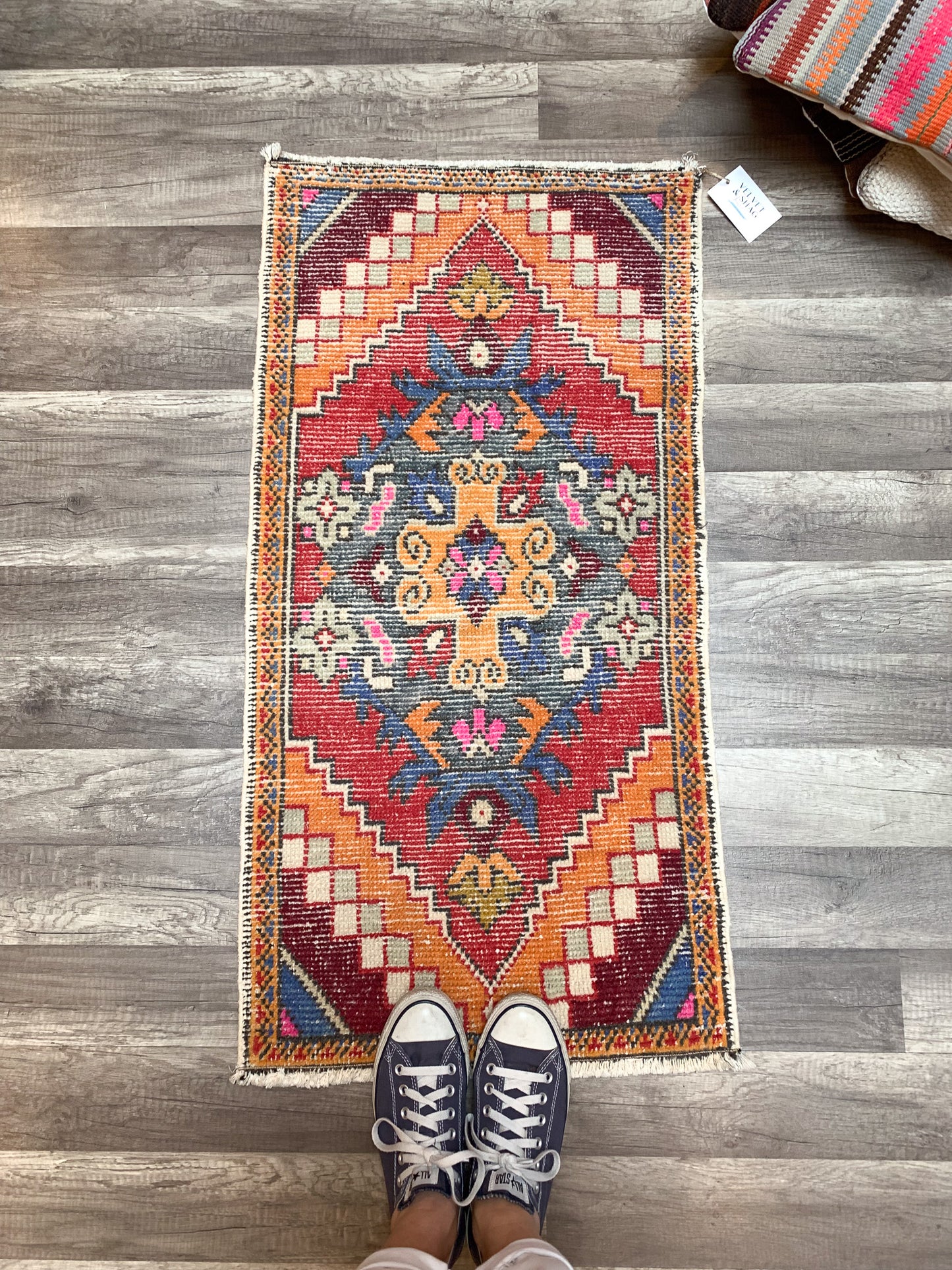 No. 606 - 1.7' x 3.3' Vintage Turkish Mini Rug