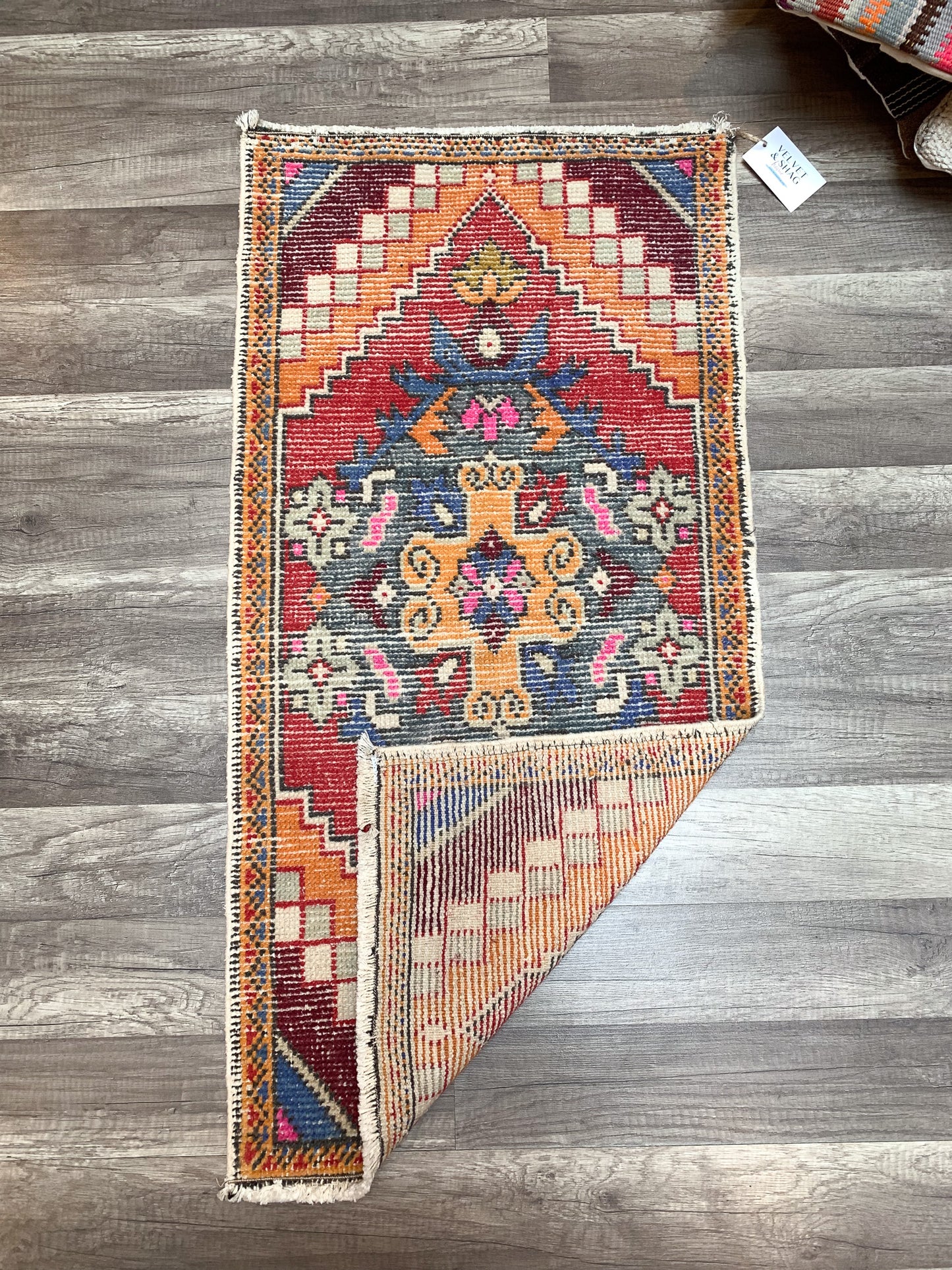 No. 606 - 1.7' x 3.3' Vintage Turkish Mini Rug