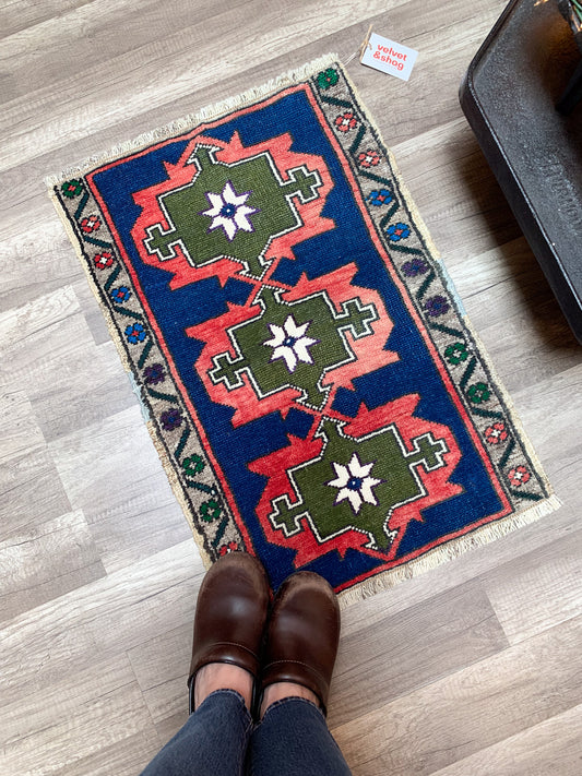 Vintage Turkish Mini Rug 1.6'x2.5' - No. 657