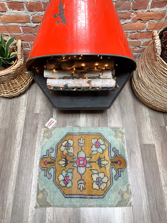Vintage Turkish Mini Rug 1.7'x2' - No. 656