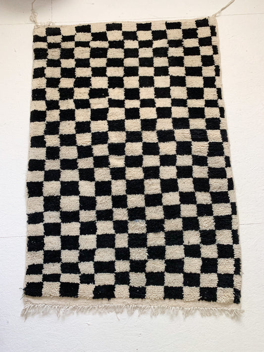 No. A1044 - 3.5' x 5.2' Black Checkered Moroccan Area Rug