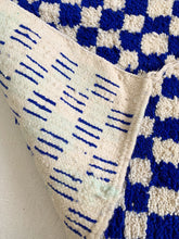 Load image into Gallery viewer, Reserved for Carmen - No. A1045 - 3.4&#39; x 4.9&#39; Blue Checkered Moroccan Area Rug
