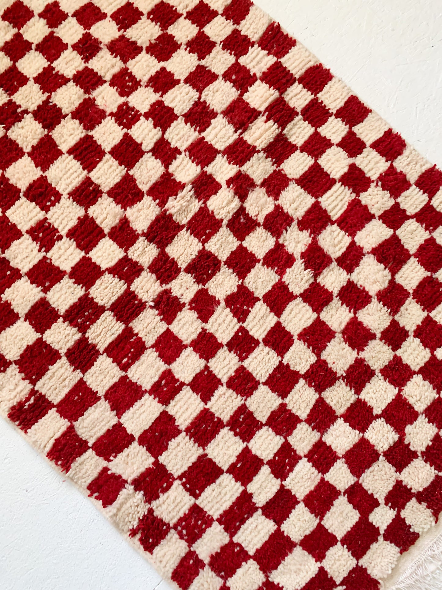 No. A1046 - 3.5' x 5.4' Red Checkered Moroccan Area Rug