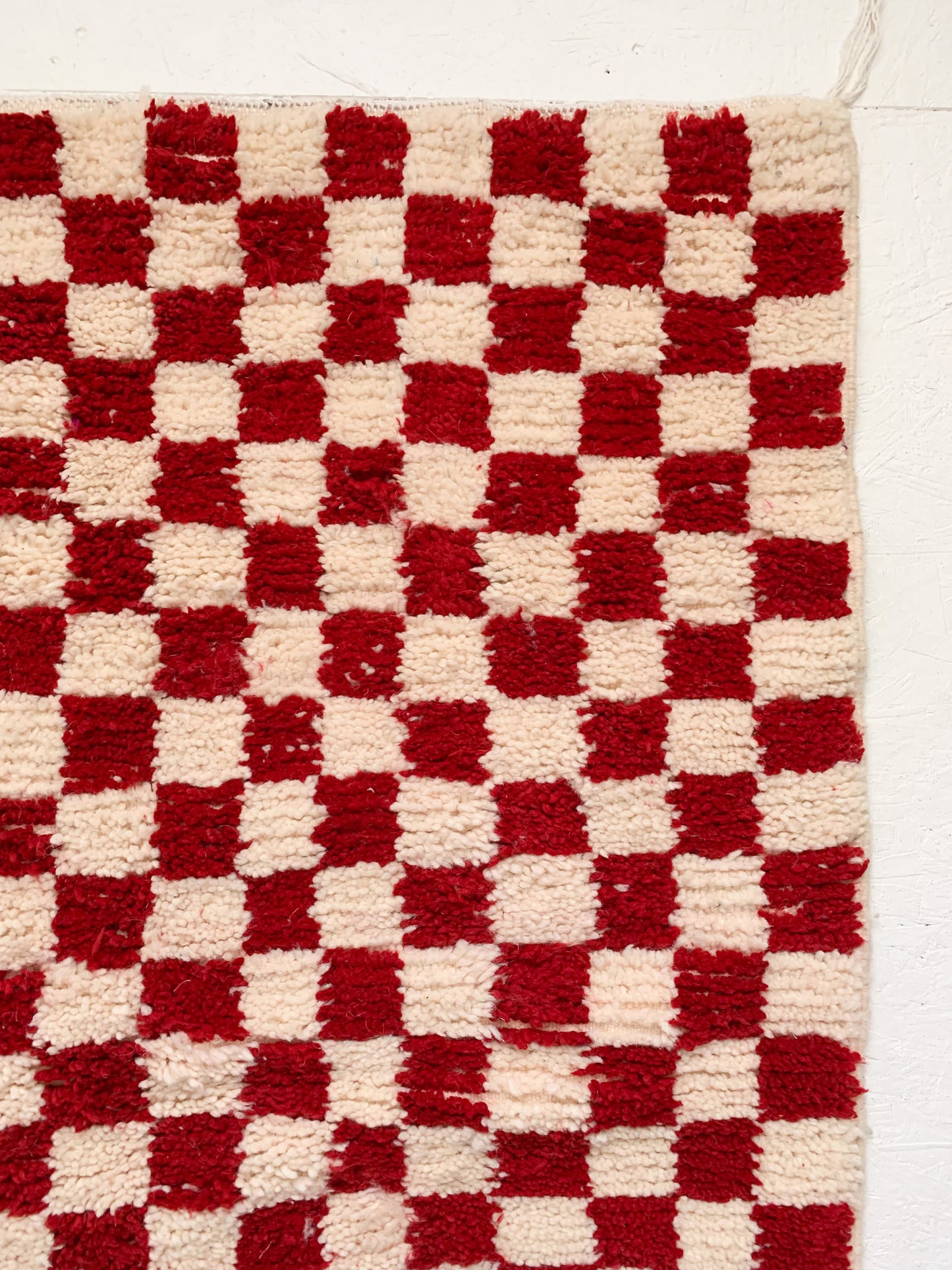 No. A1046 - 3.5' x 5.4' Red Checkered Moroccan Area Rug