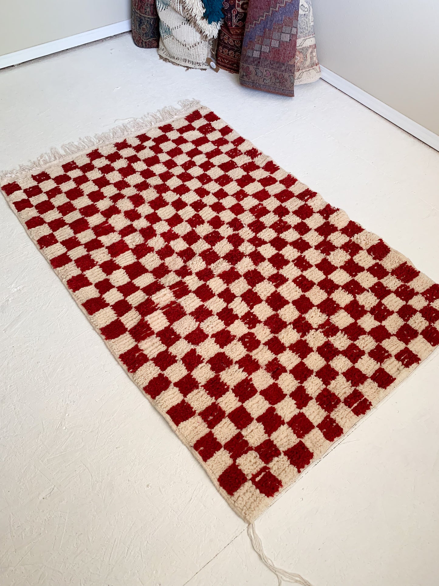 No. A1046 - 3.5' x 5.4' Red Checkered Moroccan Area Rug